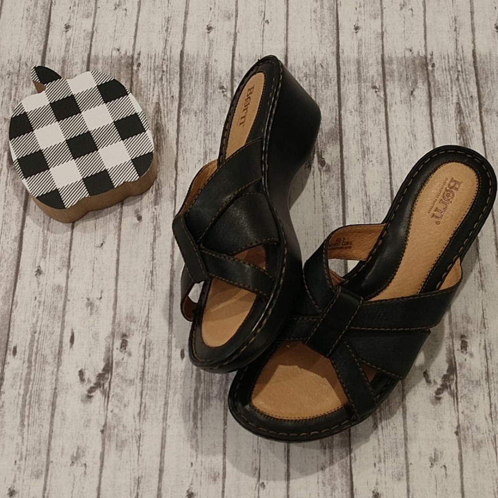 NWOT Born Leather Women's Slip on Sandals